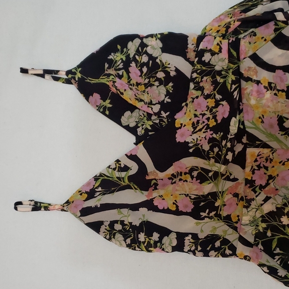 GUESS Floral Romper NWOT 🌺 - Picture 5 of 9